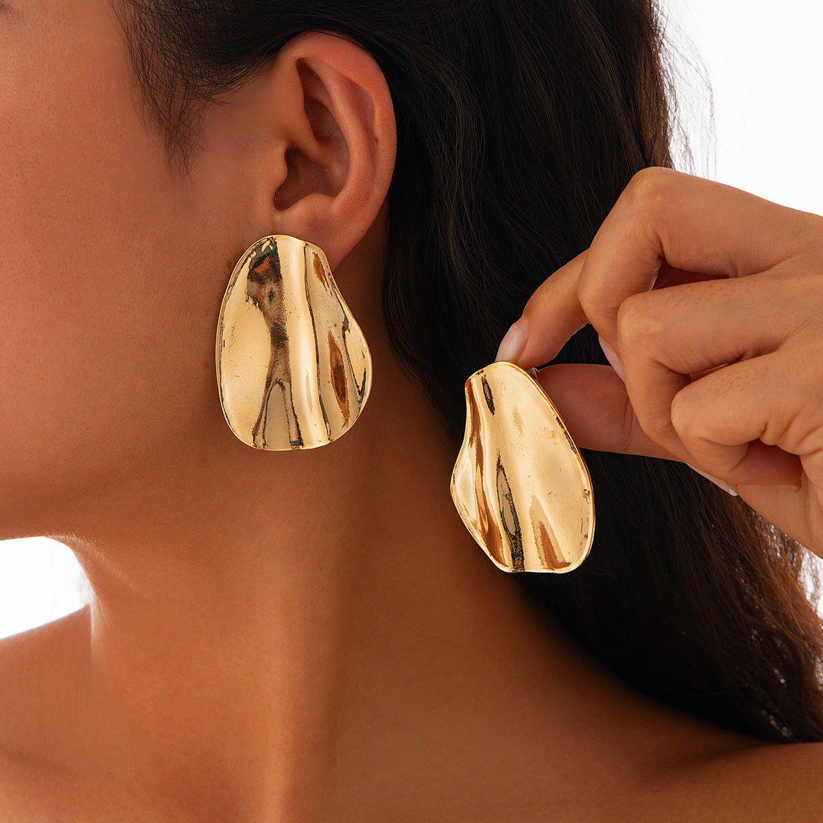 Exaggerated Heart Shape Earrings For Women In Golden Alloy, Stylish And Bold Design