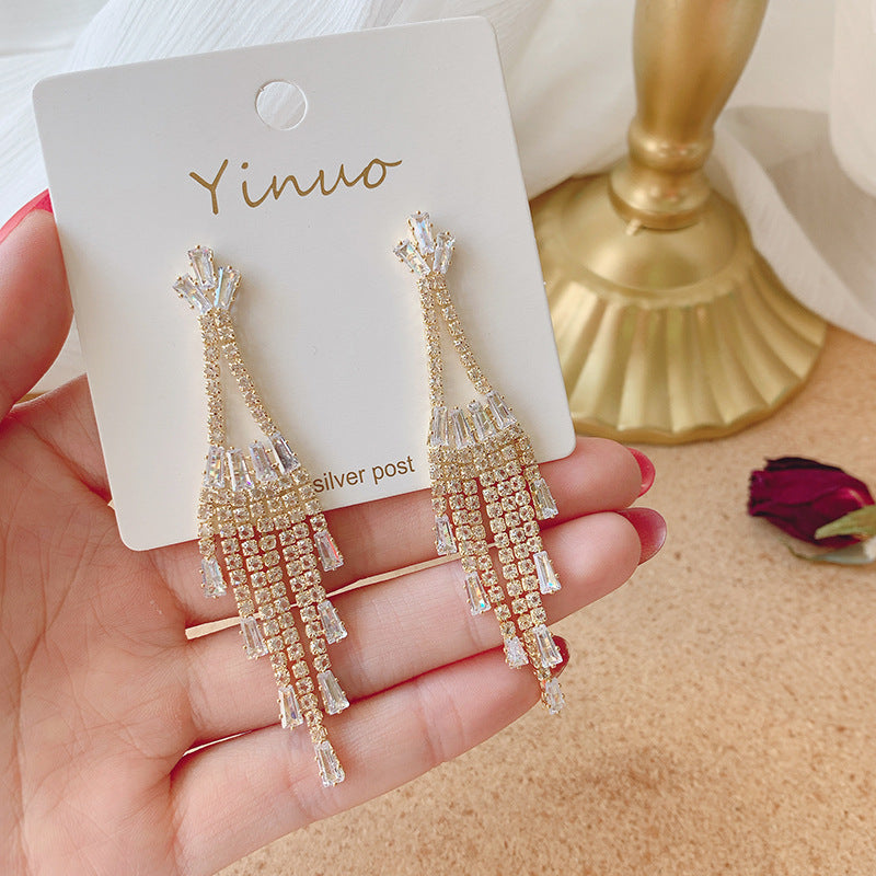 Asymmetrical Exaggerated Tassel Earrings For Women In Golden Metal With Zircon Inlay