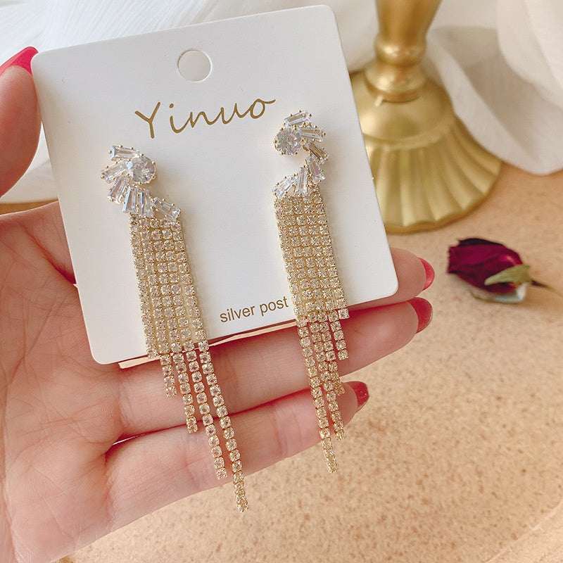 Asymmetrical Exaggerated Tassel Earrings For Women In Golden Metal With Zircon Inlay