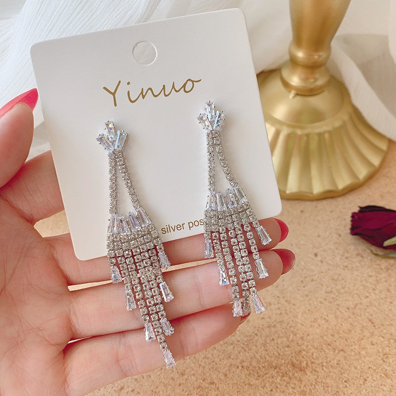 Asymmetrical Exaggerated Tassel Earrings For Women In Golden Metal With Zircon Inlay