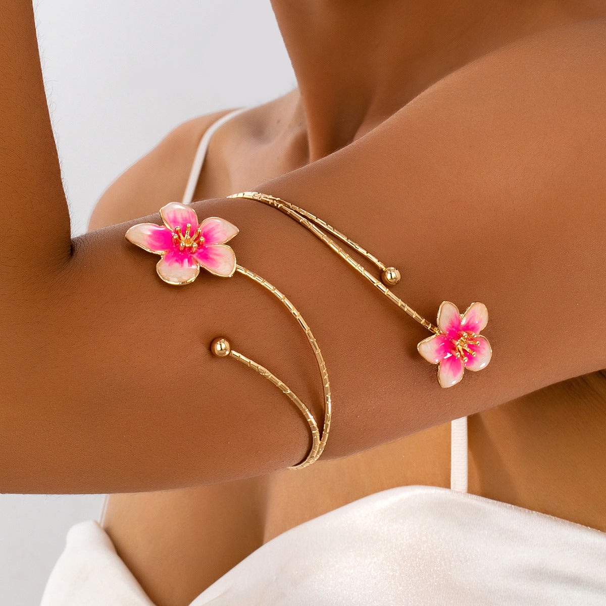 Elegant White Enamel Flowers For Women Travel Accessory Made Of Alloy