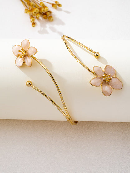 Elegant White Enamel Flowers For Women Travel Accessory Made Of Alloy