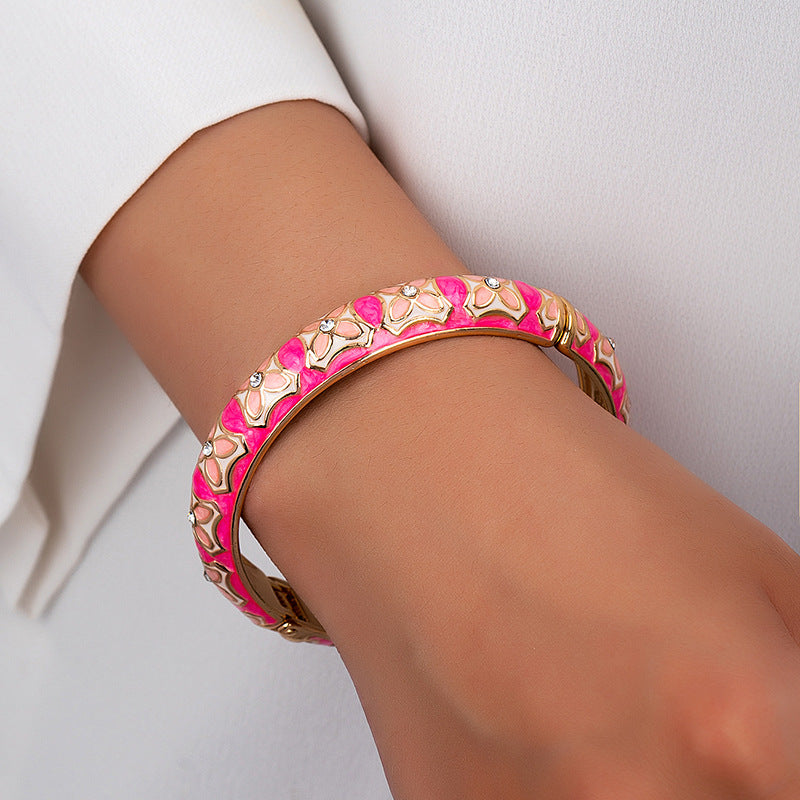 Retro Rose Red Alloy Bangle For Women Featuring Elegant Floral Design