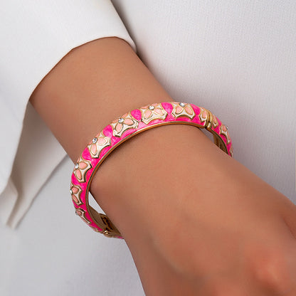 Retro Rose Red Alloy Bangle For Women Featuring Elegant Floral Design