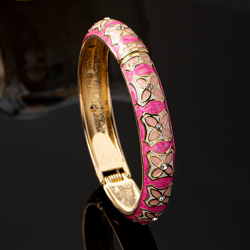 Retro Rose Red Alloy Bangle For Women Featuring Elegant Floral Design