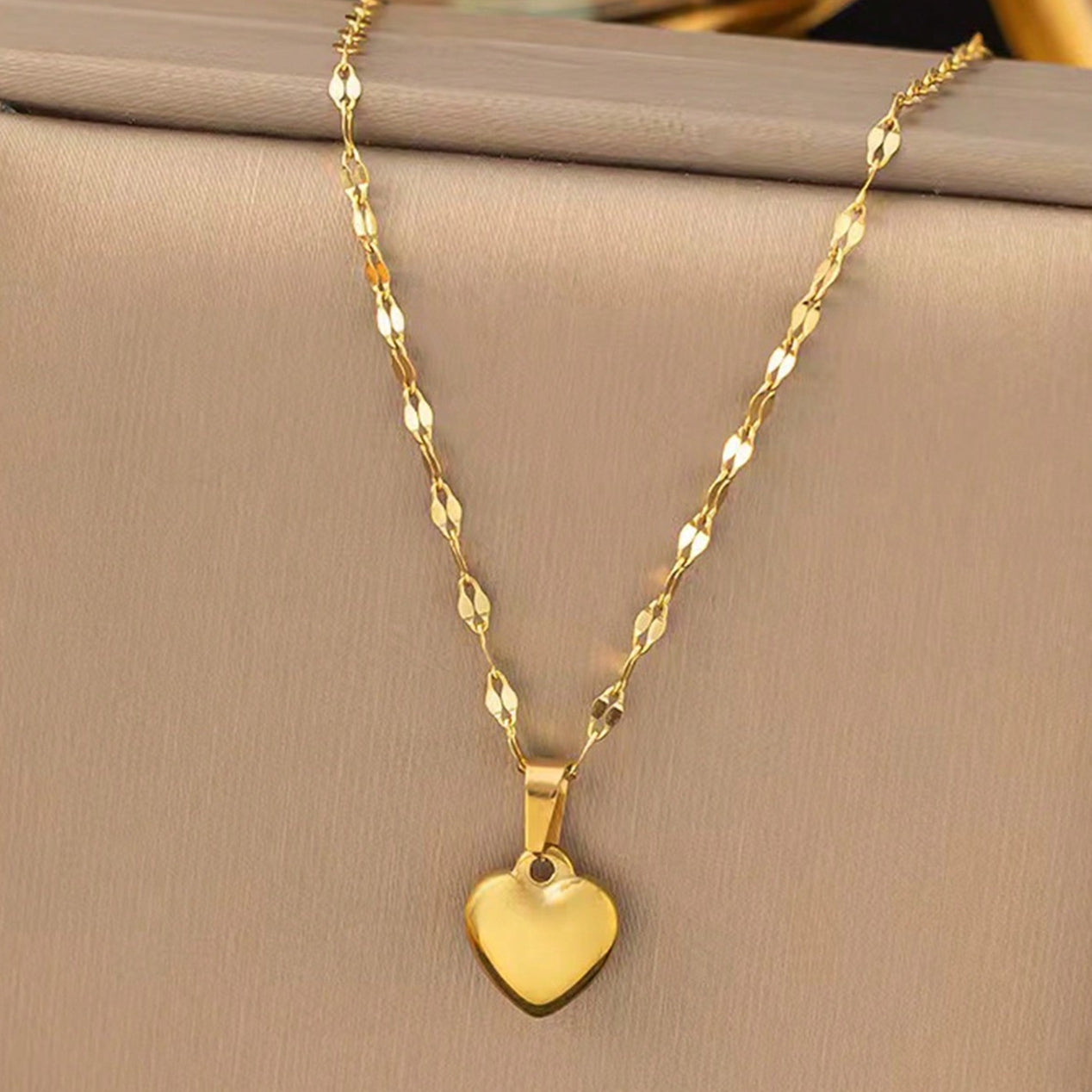 Heart Shape Three-dimensional Jewelry Set For Women In 304 Stainless Steel With 18K Real Gold Plated Lip Chain