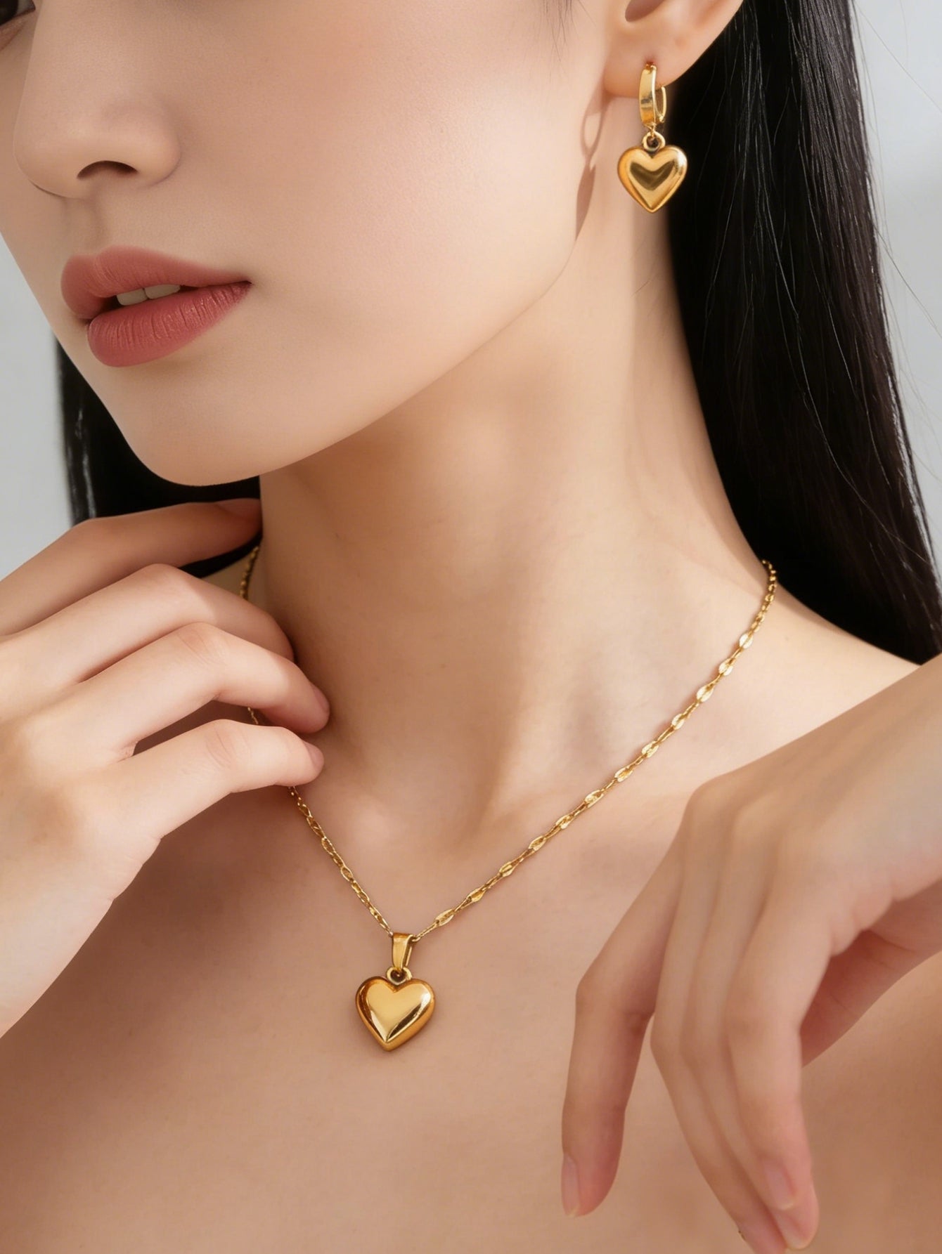 Heart Shape Three-dimensional Jewelry Set For Women In 304 Stainless Steel With 18K Real Gold Plated Lip Chain
