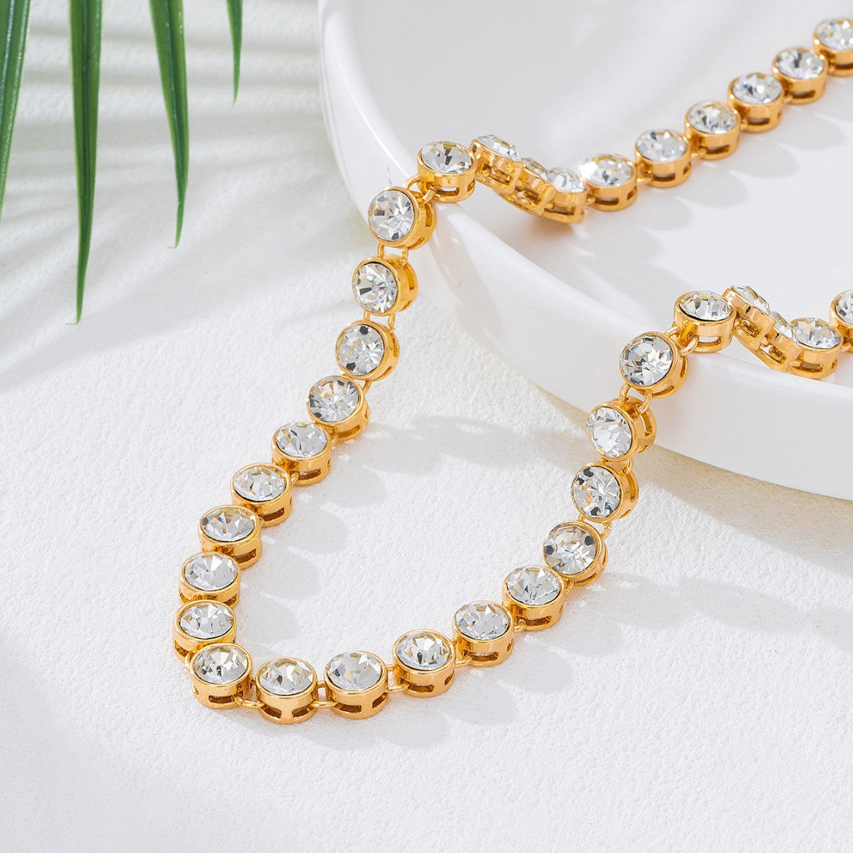 Round Metal Necklace For Women With Rhinestones Inlay