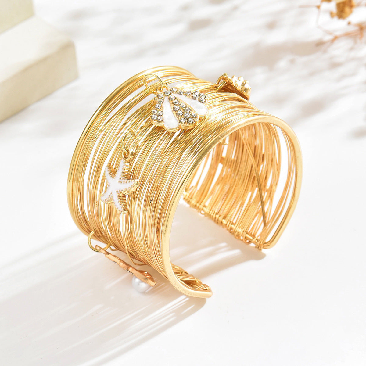 Exaggerated Starfish Bangle For Jewelry Accessories Featuring Electroplated Golden Metal With Imitation Pearl Inlay