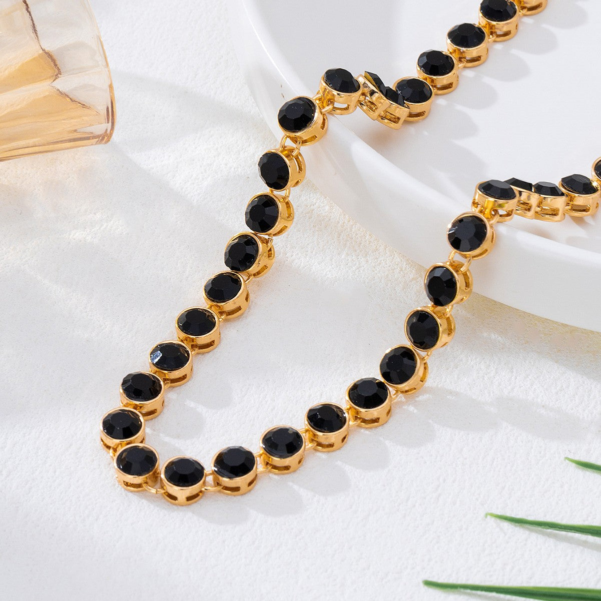 Round Metal Necklace For Women With Rhinestones Inlay