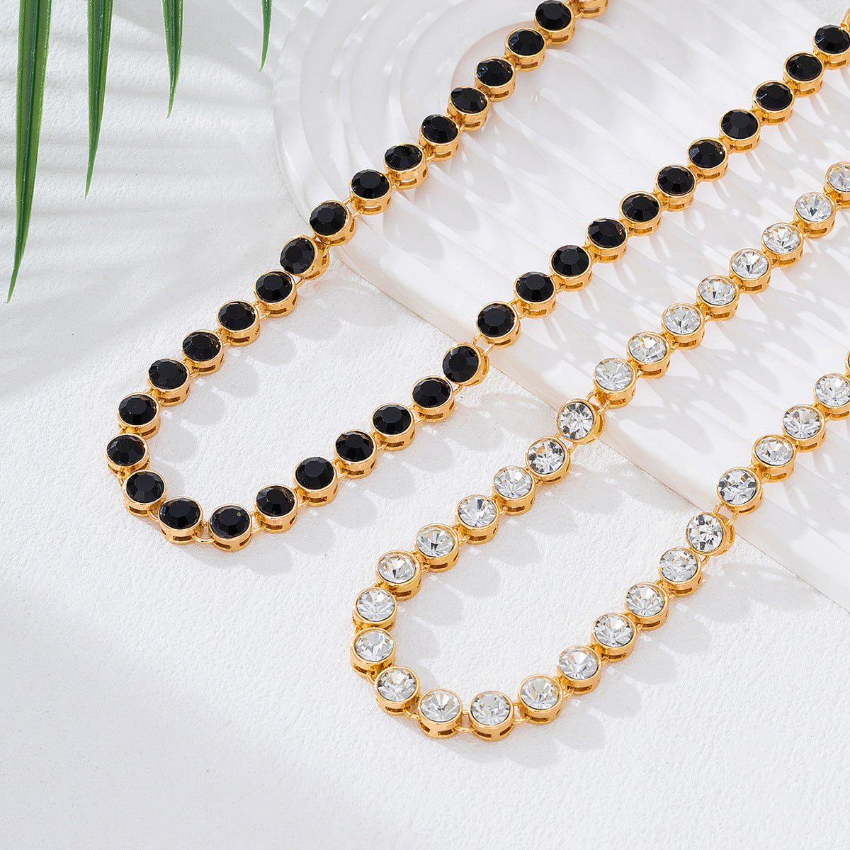 Round Metal Necklace For Women With Rhinestones Inlay