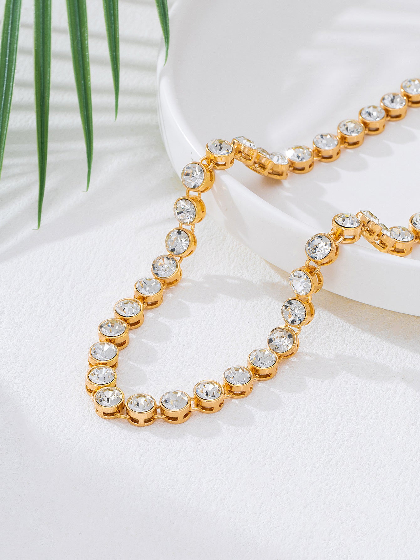 Round Metal Necklace For Women With Rhinestones Inlay