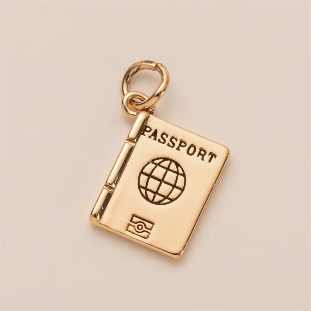 Heart-Shaped Copper Pendant With Golden Electroplating And Zircon Inlay, 27x23mm, 1 Piece