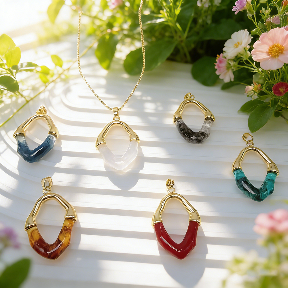 Handmade U Shape Pendant In Copper With 18K Gold Plated Electroplating Featuring Resin Inlay, 1 Pc/Package