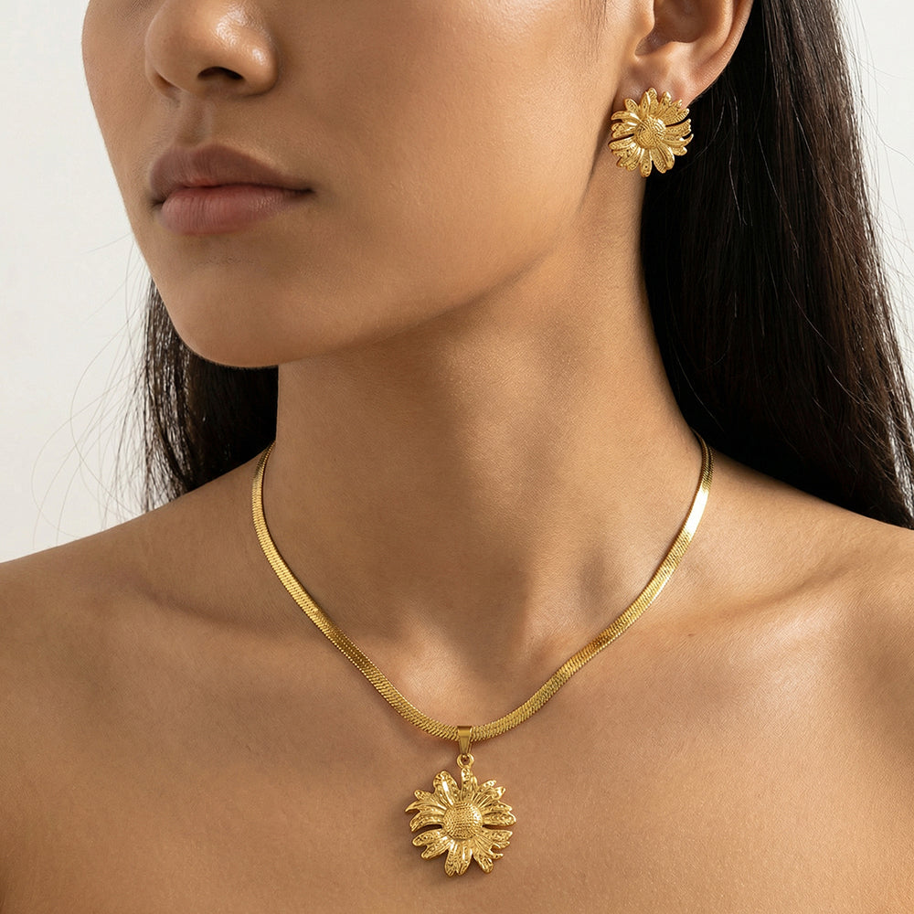 For Women Casual Jewelry Set Featuring 304 Stainless Steel With Golden Plated Finish And Snake Chain Design
