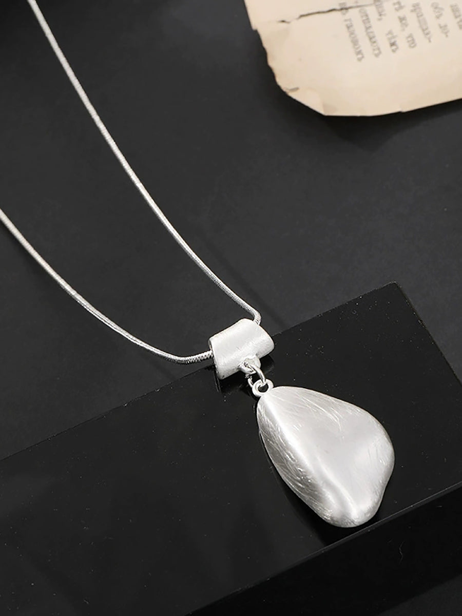 Women Vintage Alloy Oval Pendant Necklace