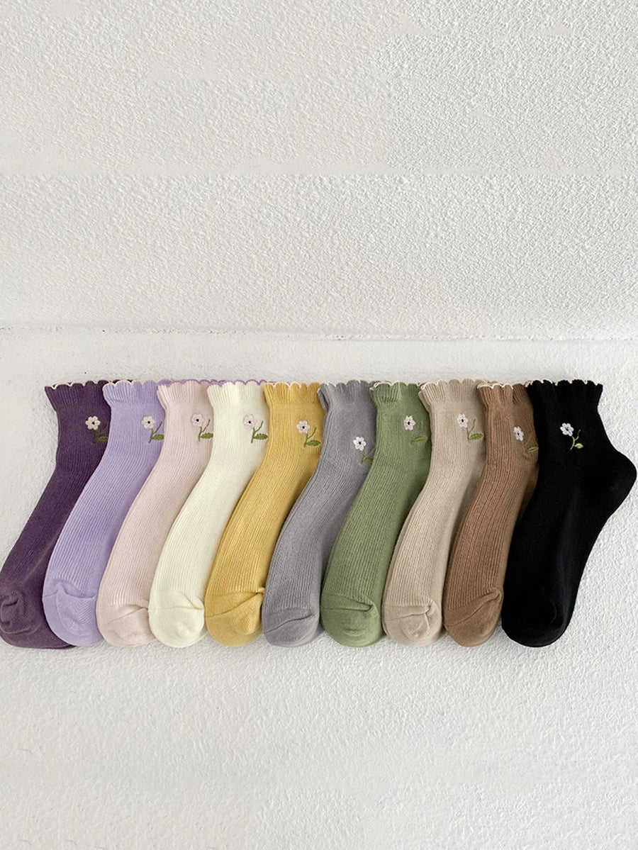 Women Artsy Flower Embroidery Cotton Socks