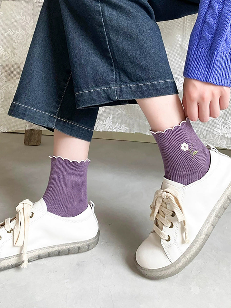 Women Artsy Flower Embroidery Cotton Socks