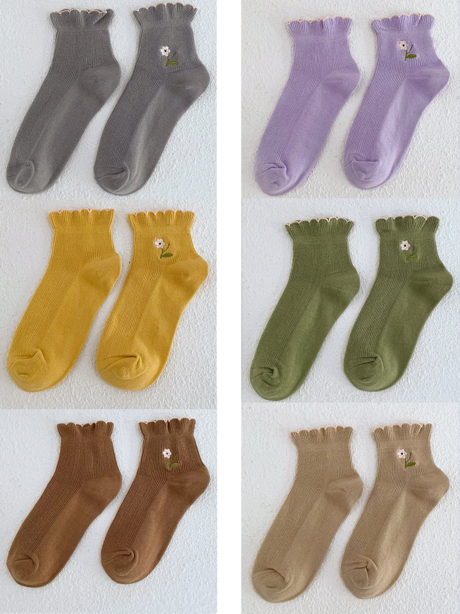 Women Artsy Flower Embroidery Cotton Socks