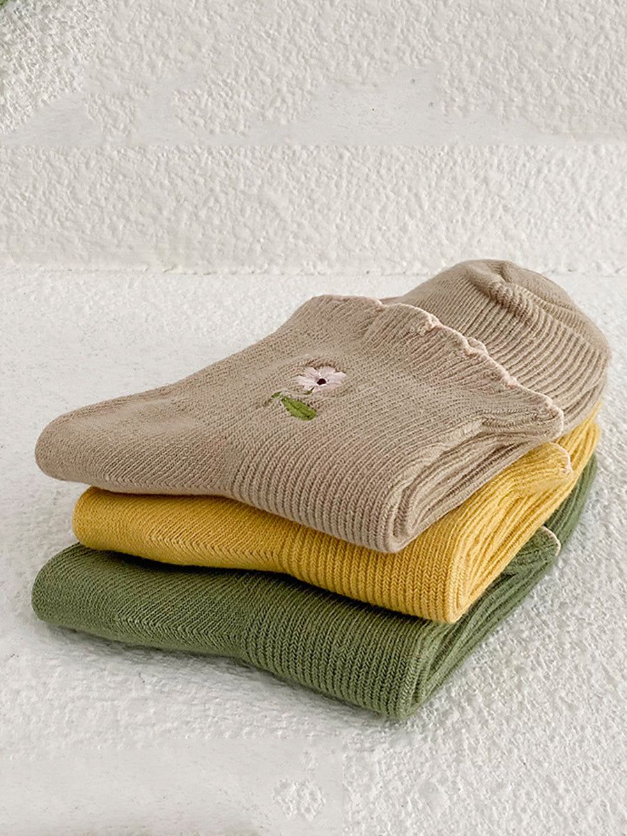 Women Artsy Flower Embroidery Cotton Socks