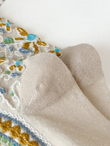 5 Pairs Women Vintage Floal Embossing Cotton Socks