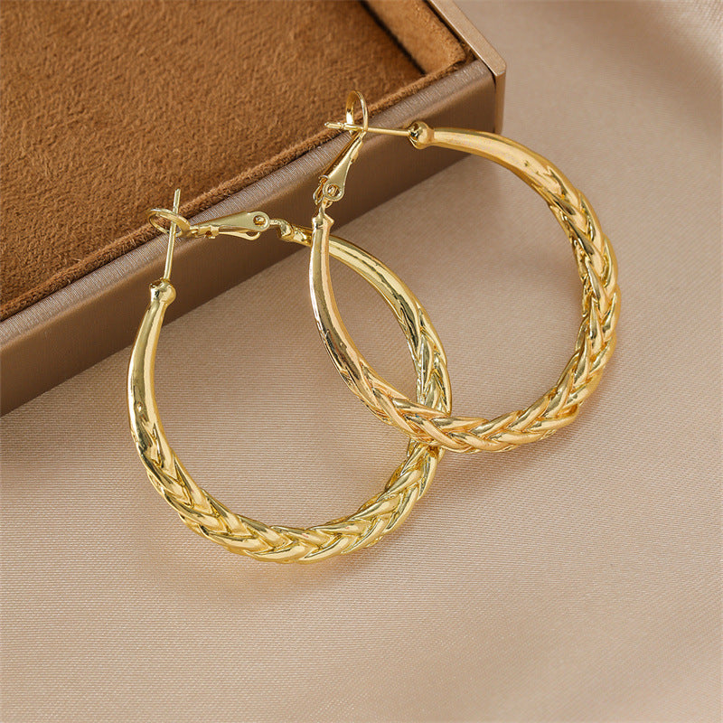 Simple Style Round Earrings For Women In Golden Metal Featuring Electroplated Finish