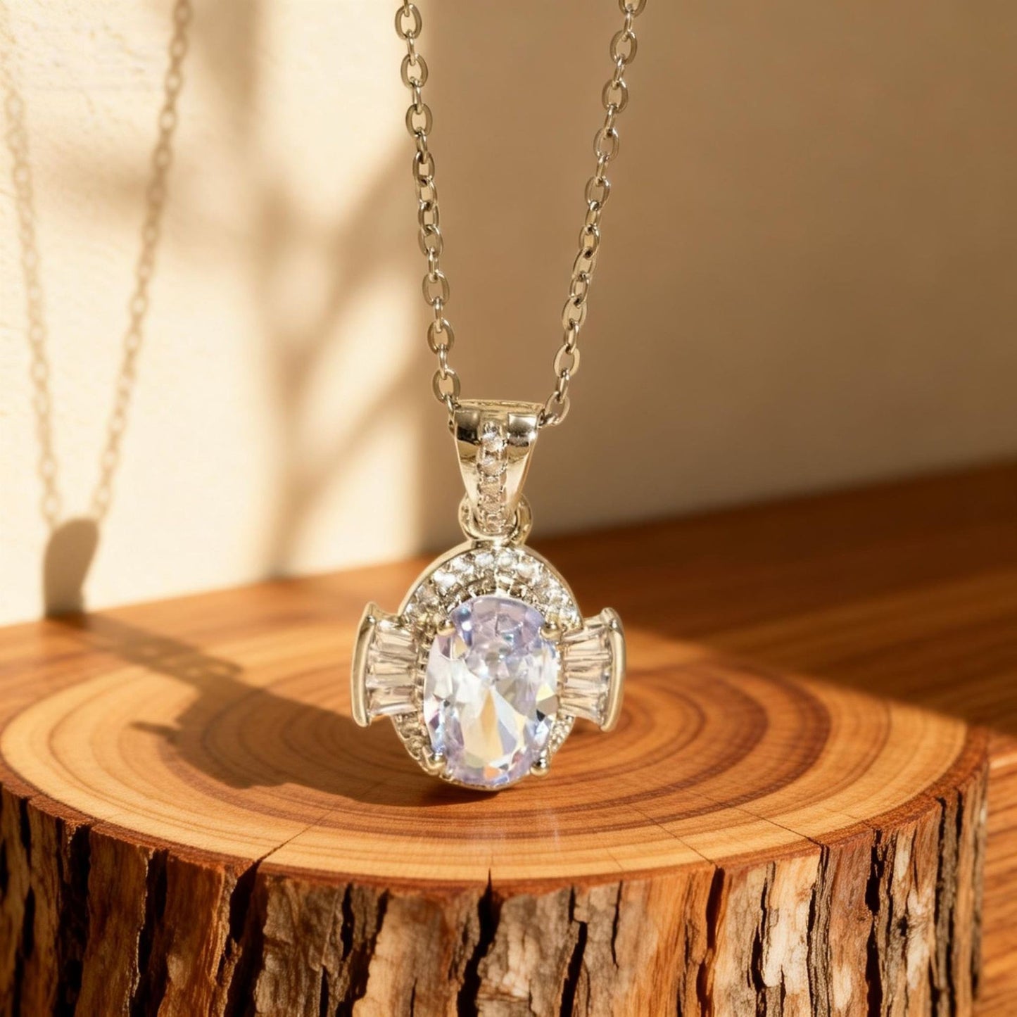 Round Necklace For Elegant Style In Golden Color