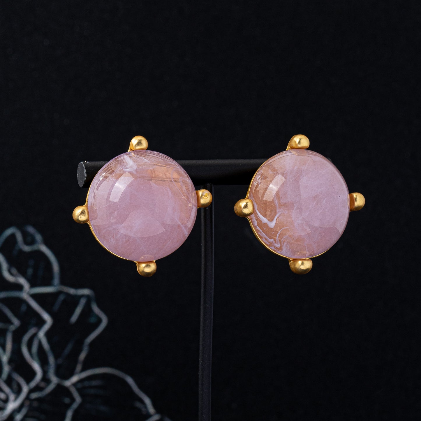 Round Stud Earrings For Unisex Featuring Resin Ear Pins In Retro Style Made Of Zinc Alloy