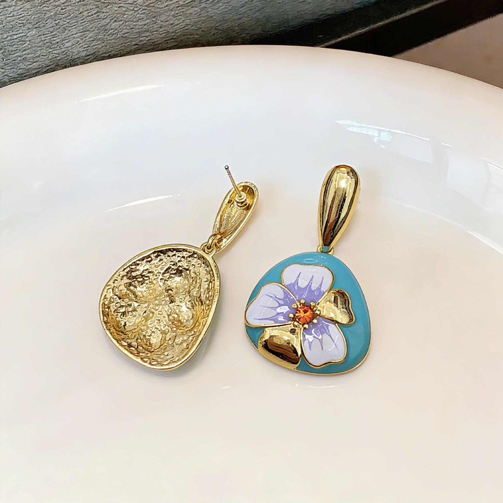 Unisex Flowers Stud Earrings For Everyday Wear Featuring Electroplated Alloy With 925 Sterling Silver Ear Pins And Rhinestones