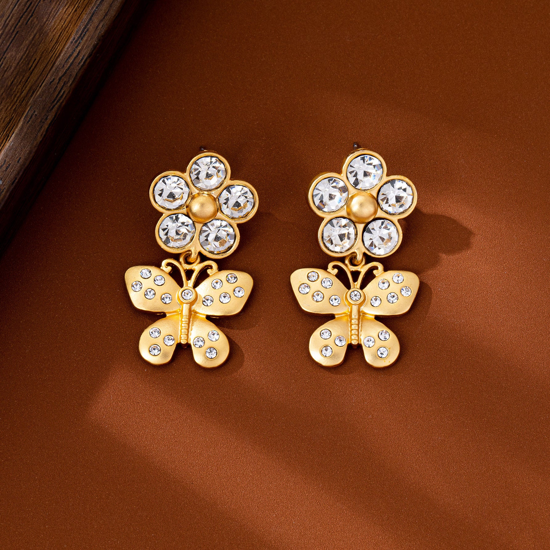 Flowers Stud Earrings For Unisex Featuring 925 Sterling Silver Posts With Sweet Style And Zircon Inlay In Zinc Alloy