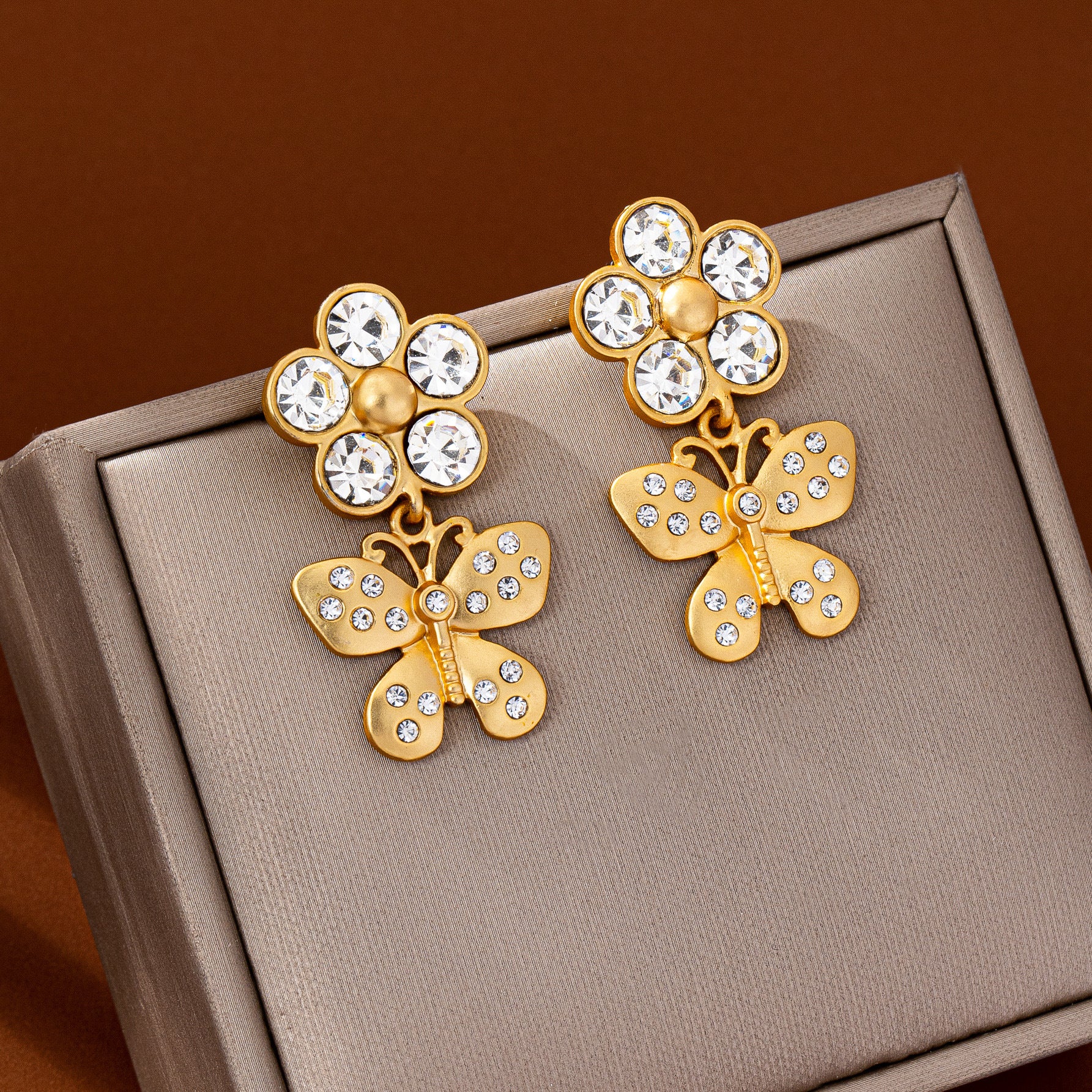 Flowers Stud Earrings For Unisex Featuring 925 Sterling Silver Posts With Sweet Style And Zircon Inlay In Zinc Alloy