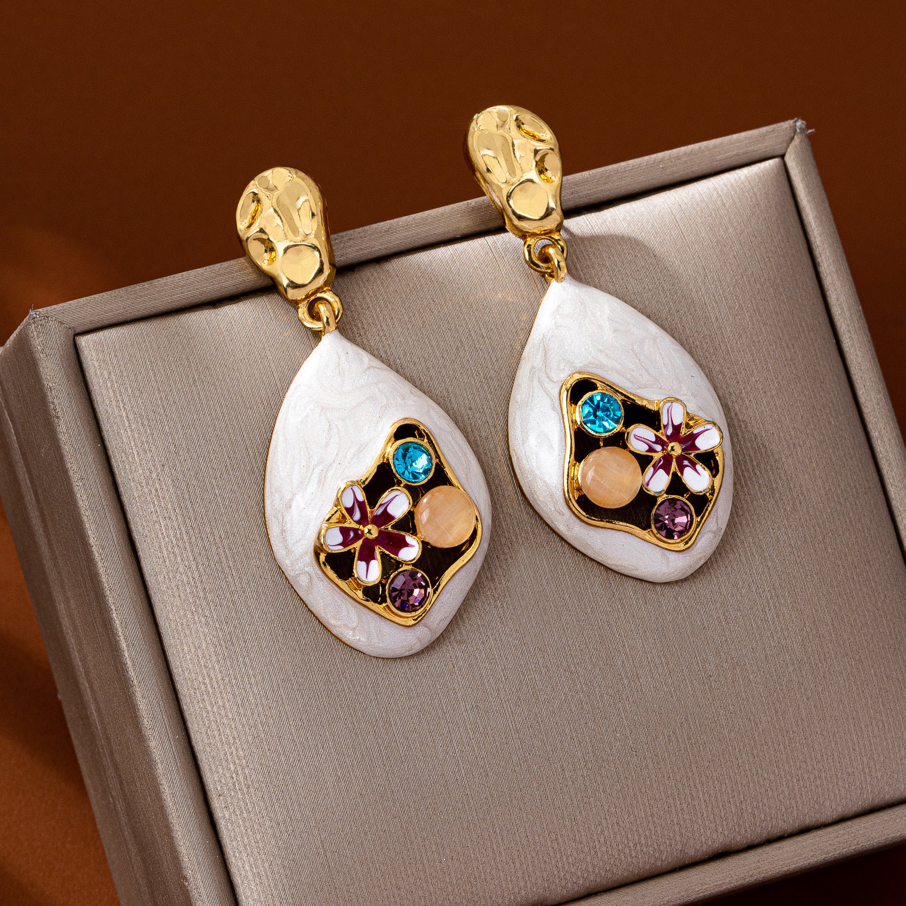 Silver Flowers Stud Earrings For Unisex Featuring Electroplated Zinc Alloy With 925 Sterling Silver Ear Pins