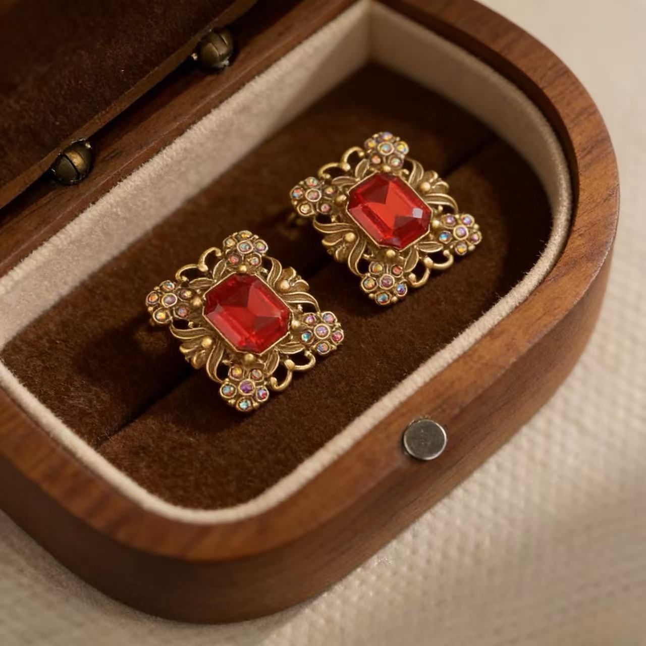 Square Stud Earrings For Unisex In Red Alloy With Rhinestones Featuring 925 Sterling Silver Ear Pins
