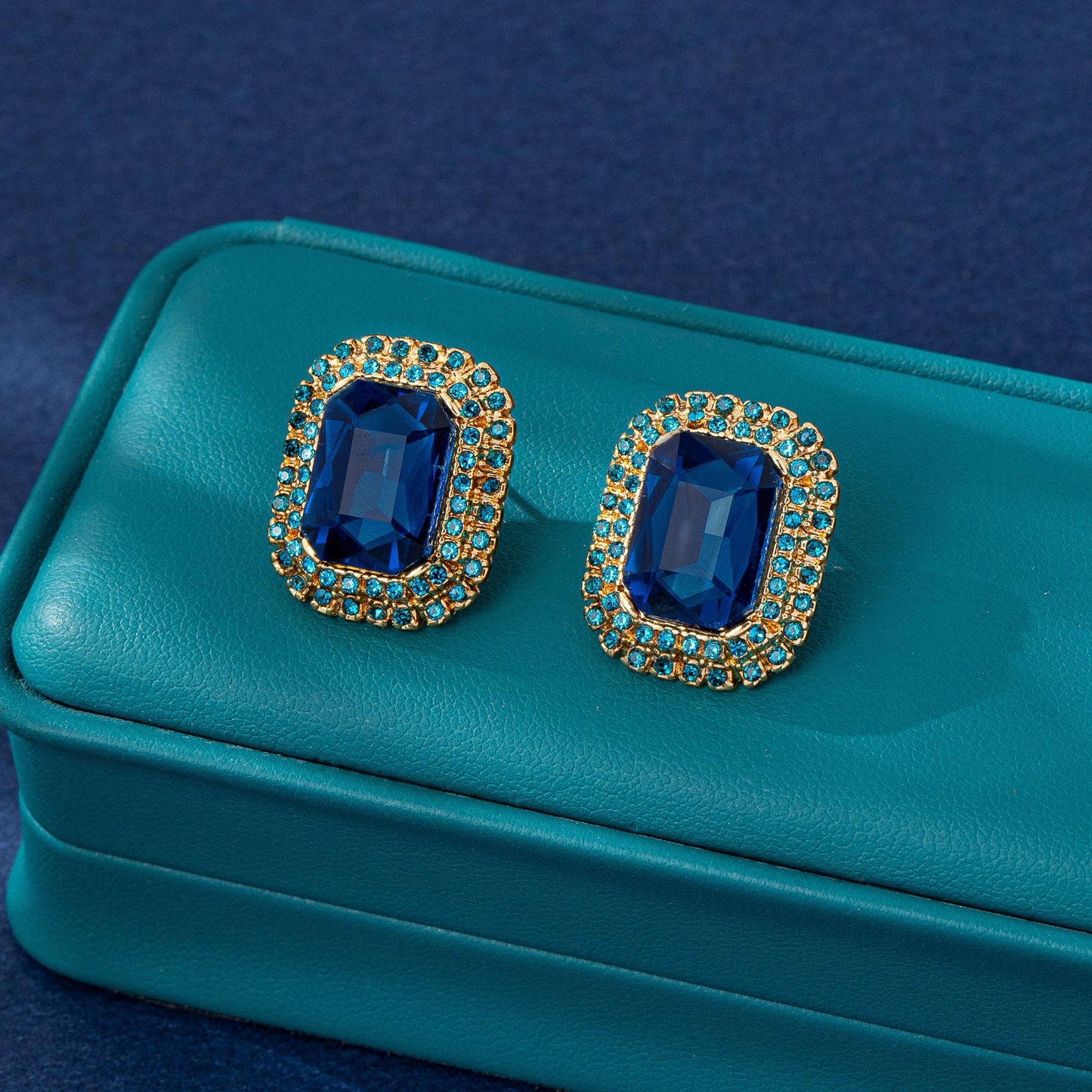 Retro Flowers Stud Earrings For Women With 925 Sterling Silver Posts And Zircon Inlay In Zinc Alloy
