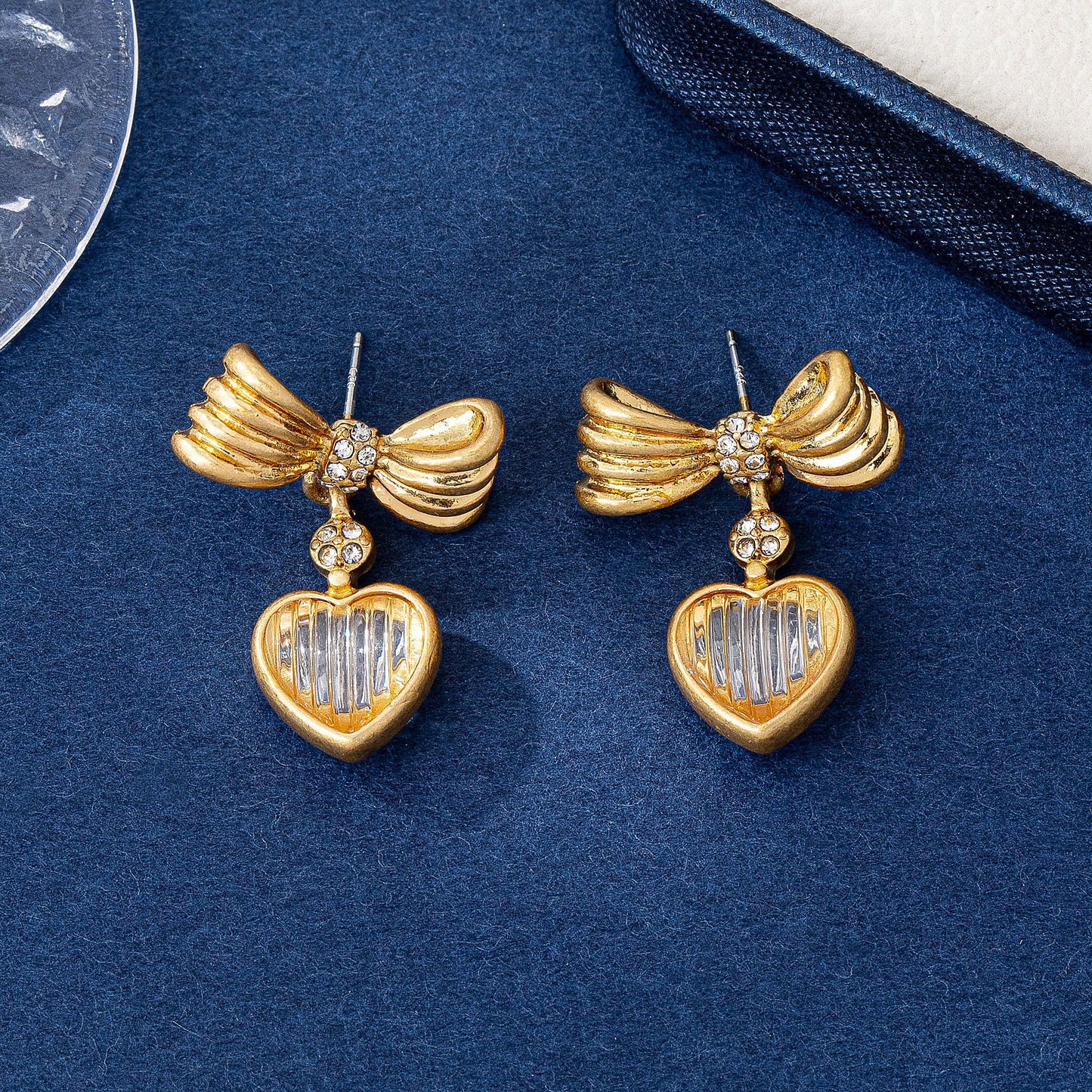Retro Heart Shape Transparent Earrings In Zinc Alloy With Zinc Alloy Ear Pins, Unisex Clip Earrings