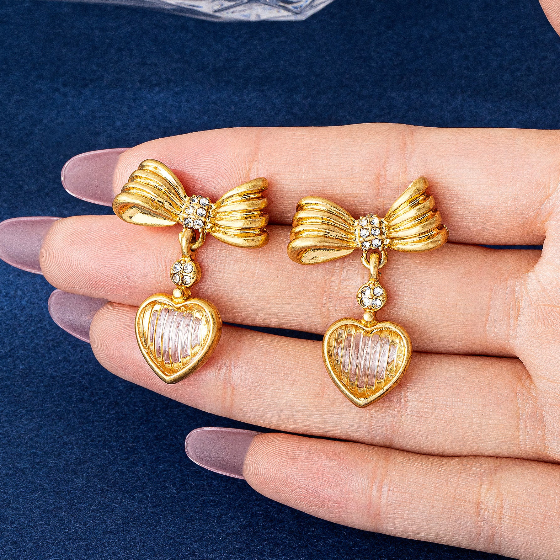 Retro Heart Shape Transparent Earrings In Zinc Alloy With Zinc Alloy Ear Pins, Unisex Clip Earrings