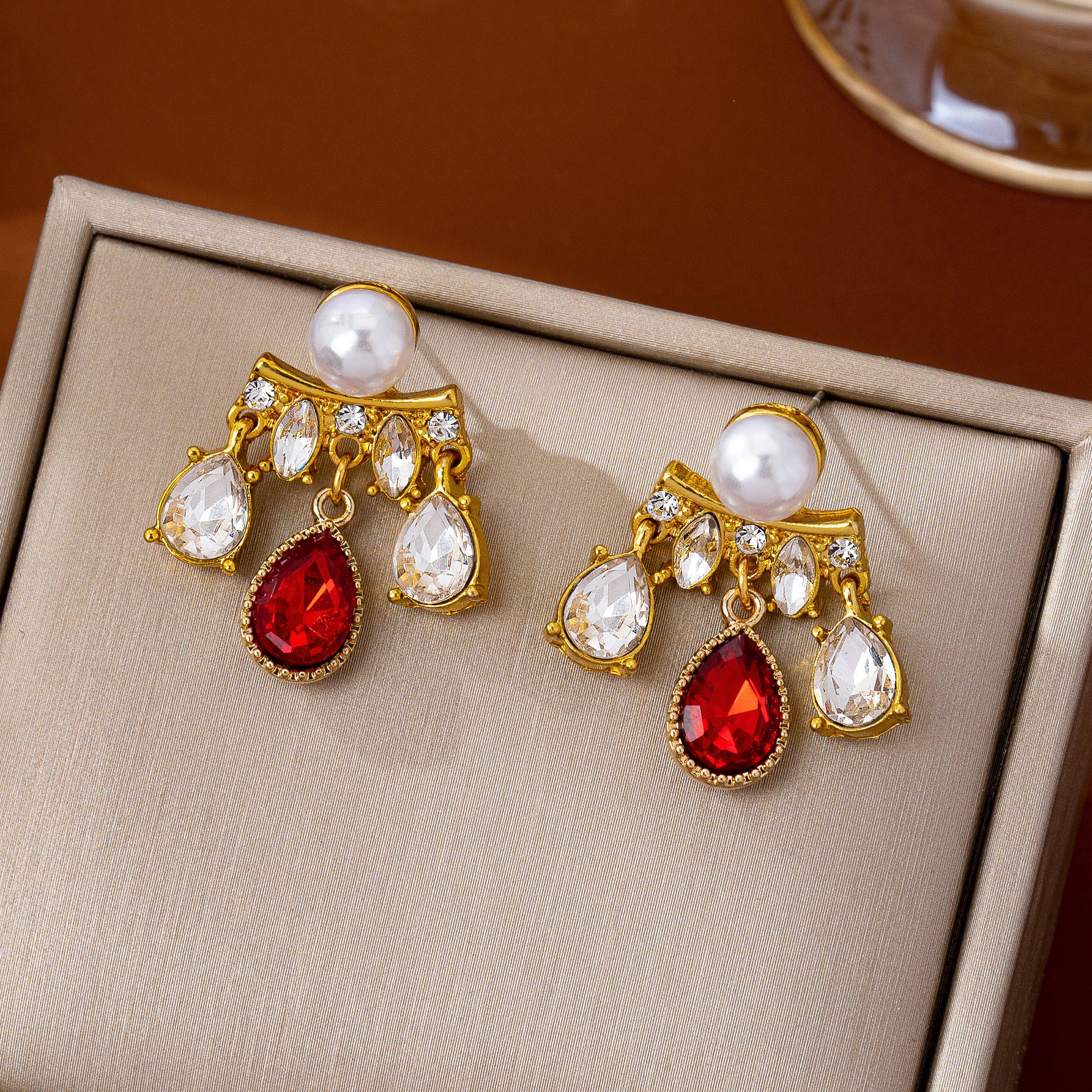 Water Droplets Earrings For Unisex Featuring Electroplated Zinc Alloy With 925 Sterling Silver Studs And Artificial Pearl Inlay