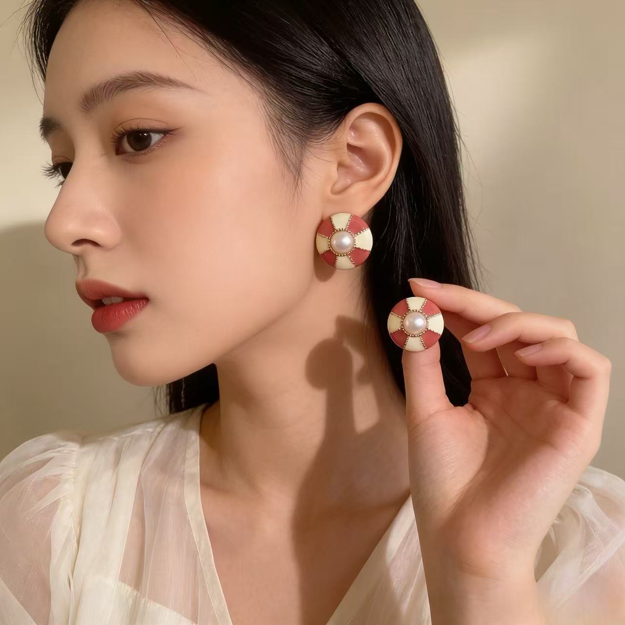 Retro Round Stud Earrings With 925 Sterling Silver Posts Featuring Enamel Craftsmanship In Silver