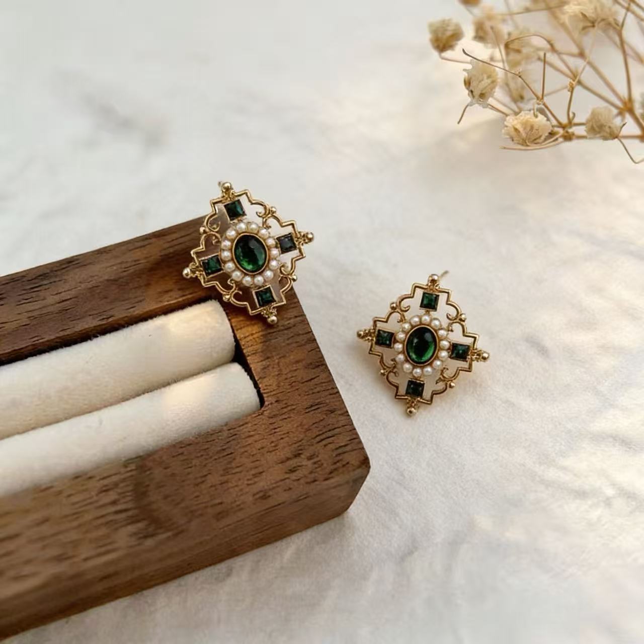 Retro Quadrilateral Drop Earrings For Women In Alloy With Crystal Inlay, Featuring 925 Sterling Silver Studs