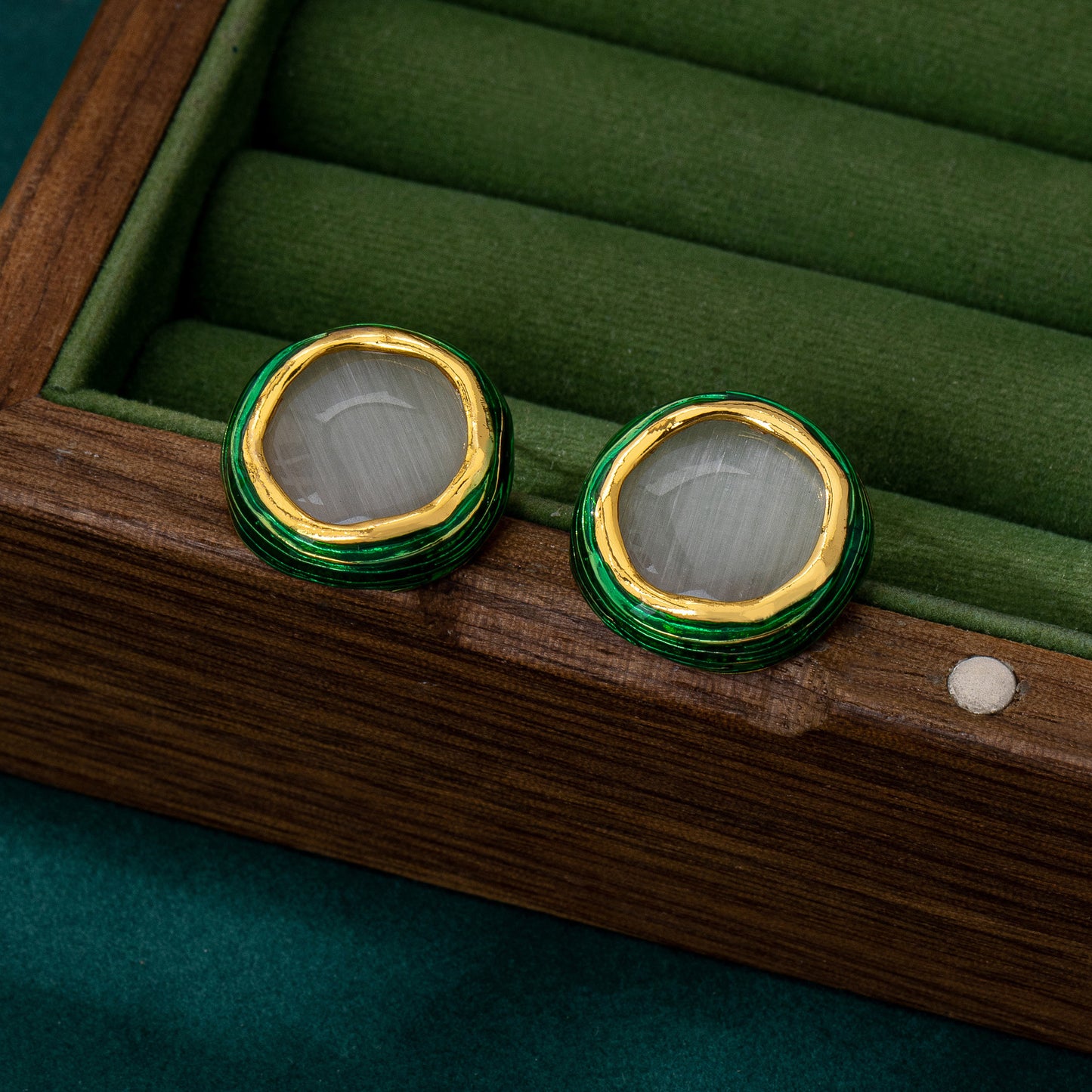 Round Enamel Stud Earrings For Unisex Featuring Cat's Eye Stone In Zinc Alloy With 925 Sterling Silver Ear Pins