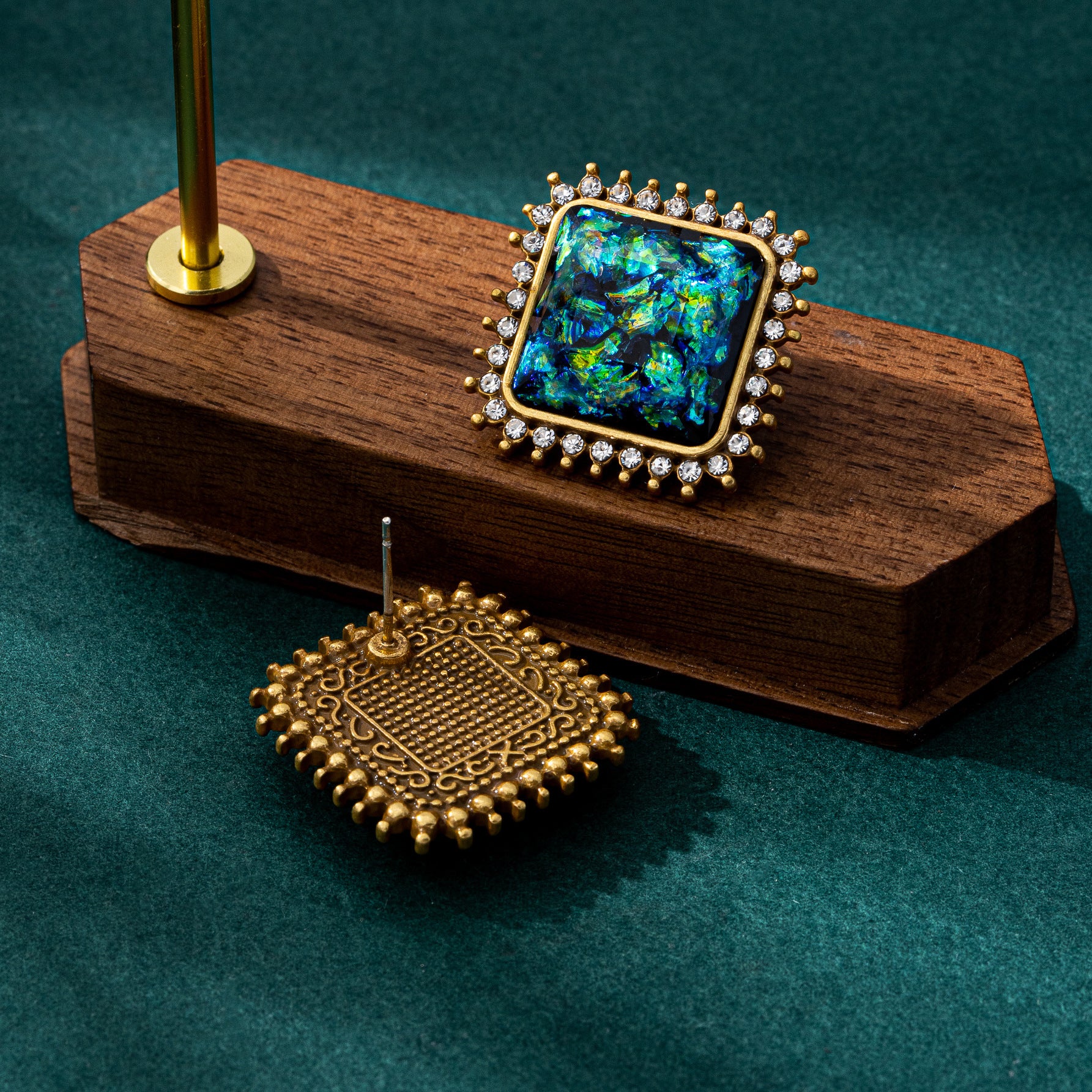 Bow Tie Stud Earrings For Unisex Featuring Zinc Alloy With Crystal Inlay And 925 Sterling Silver Posts In Retro Style