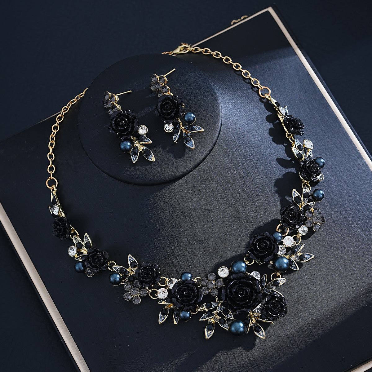 2 Pieces Set Sweet Flowers Necklace For Women Featuring Rhinestones And Alloy Material Jewelry Set