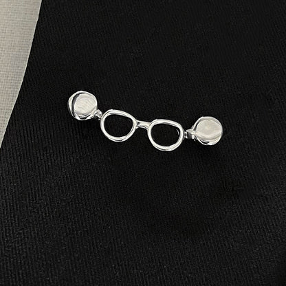 Pin De Cobre Con Diseño De Lentes En Color Blanco, Elaborado Con Técnica Ahuecar