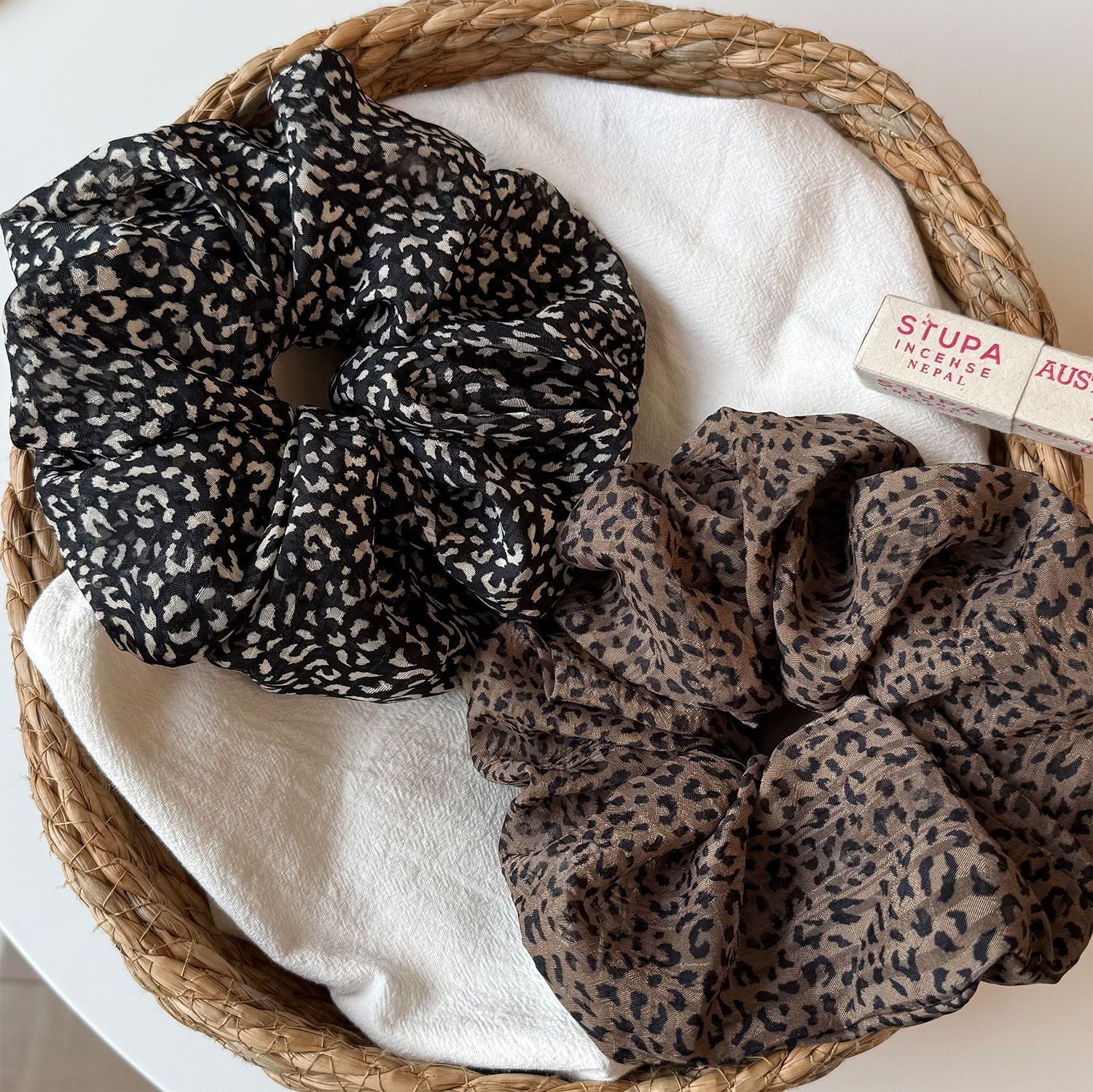 French Style Leopard Print Scrunchie For Women In Black & White, Made With Soft Gauze Material Hair Accessory