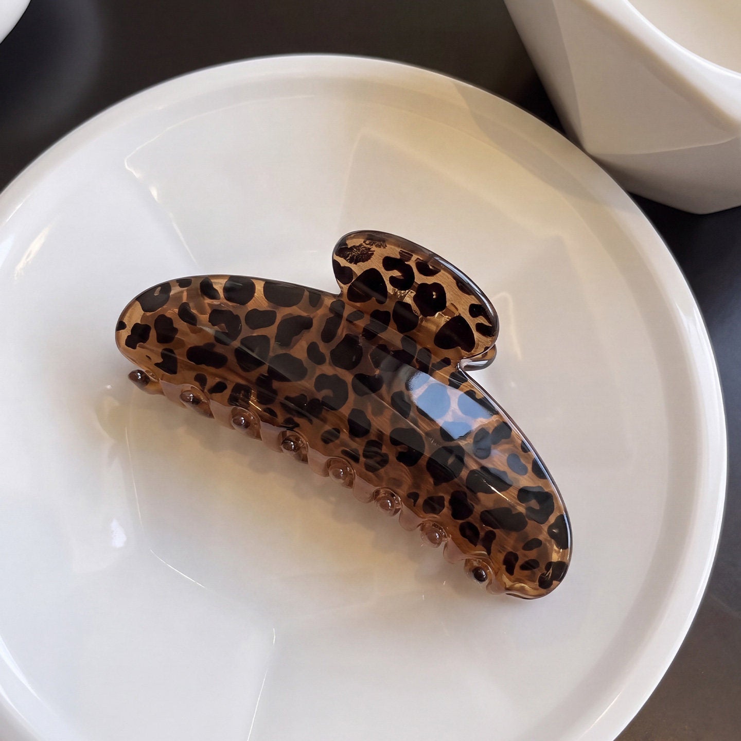 French Style Leopard Print Hair Claws For Women Made Of Acetic Acid Sheets, Perfect For Autumn And Winter