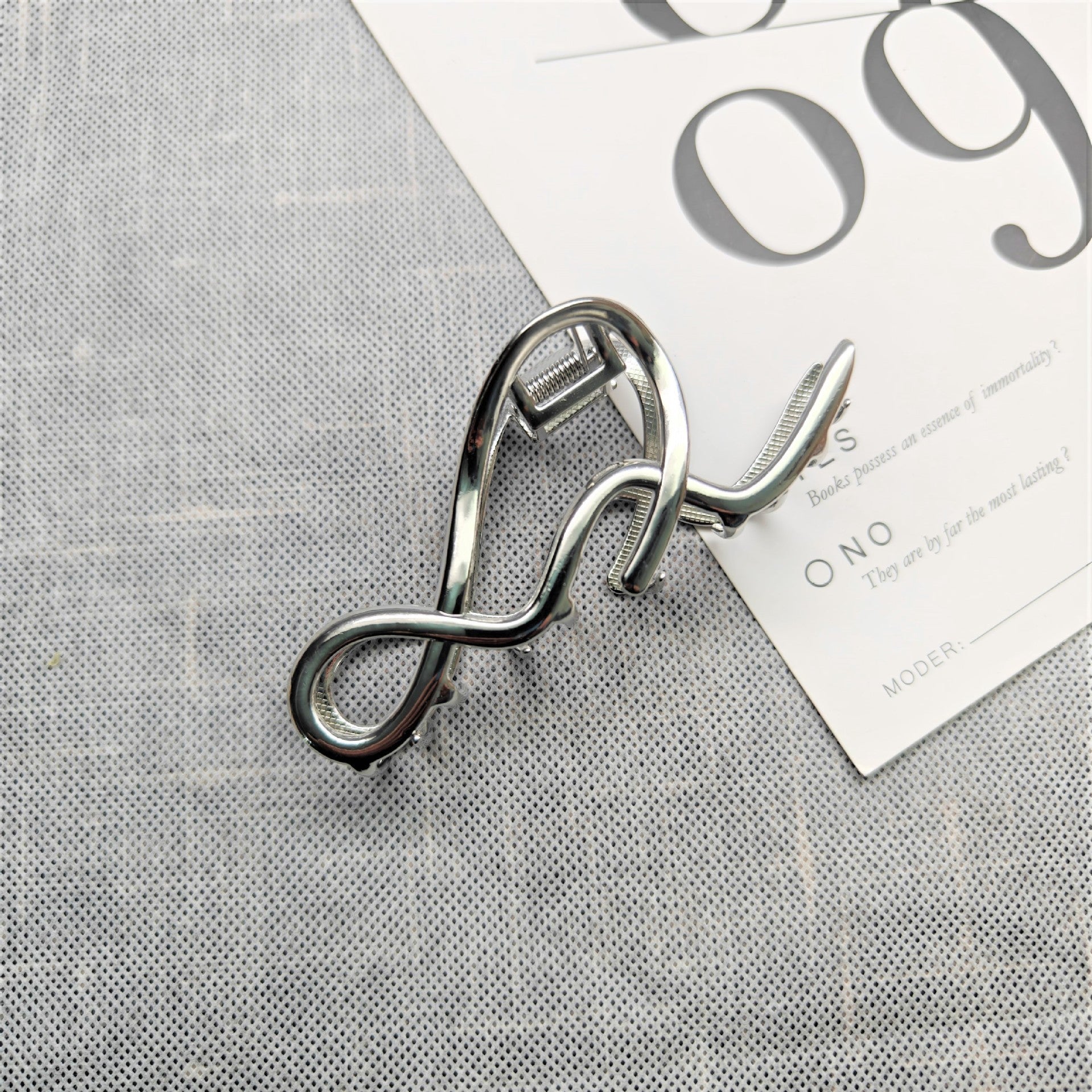 Shark Simple Style Hair Claws For Women In Silver, Made Of Durable Zinc Alloy Hairpin