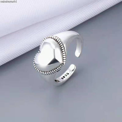 Retro Heart Shape Ring For Women In Electroplated Copper Featuring Elegant Design