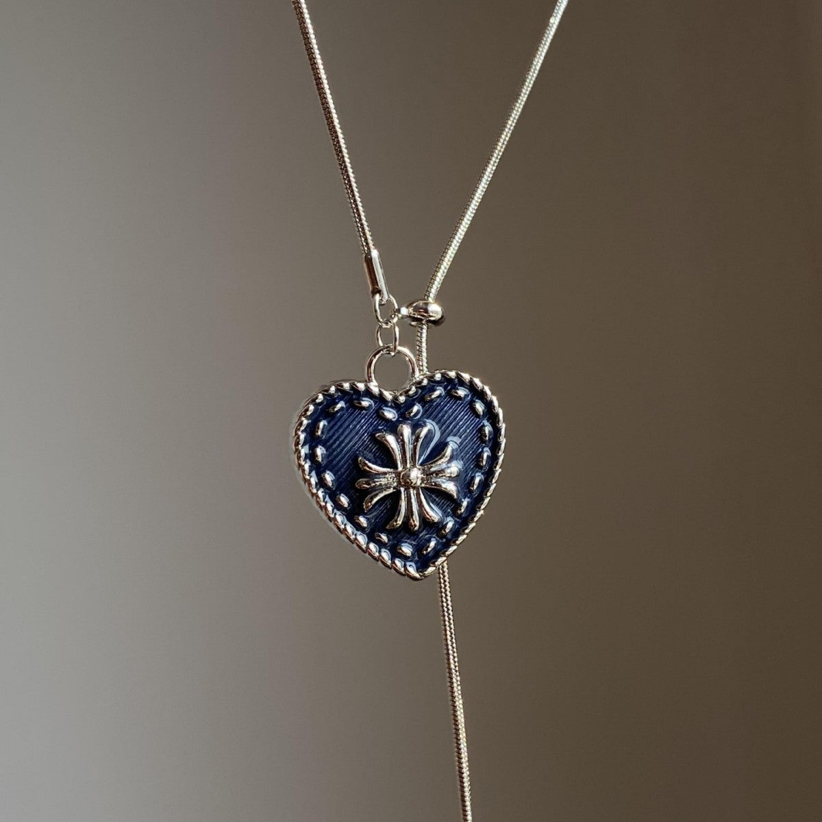 Heart Shape Pendant Necklace For Women With Alloy Chain And Enamel Alloy Pendant