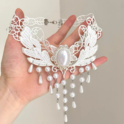 Vintage Style White Flowers Tassel Necklace For Women With Resin Pendant In Alloy Material