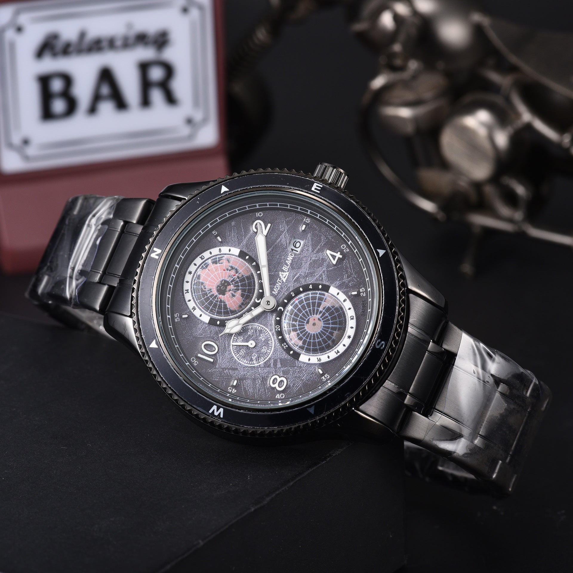 Men's Quartz Watch With Round Dial, Steel Belt Strap, Crystal Glass Mirror, And Butterfly Double Snap Buckle